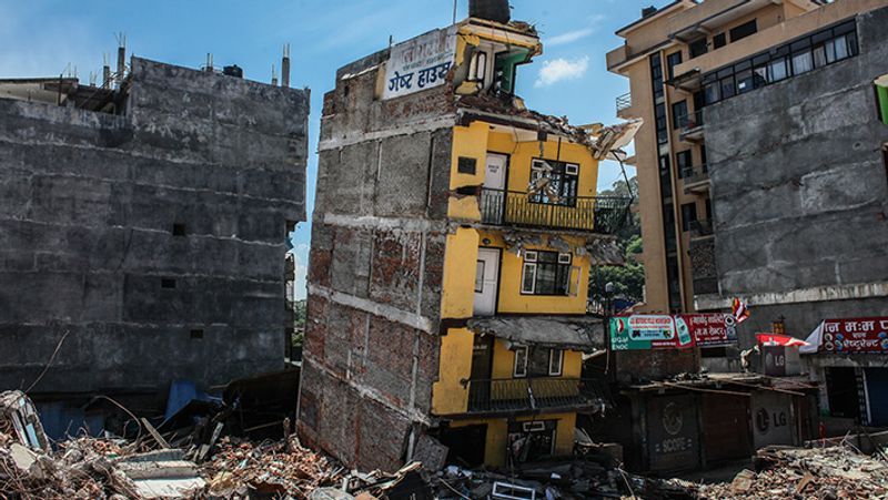 Earthquake in Gujarat and Assam, see some pictures of dangerous earthquake in Bhuj of Gujarat kpa