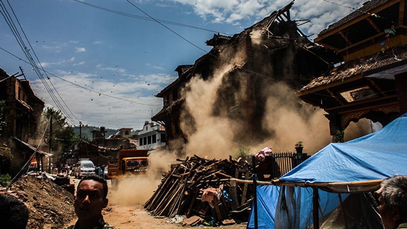 Earthquake in Gujarat and Assam, see some pictures of dangerous earthquake in Bhuj of Gujarat kpa