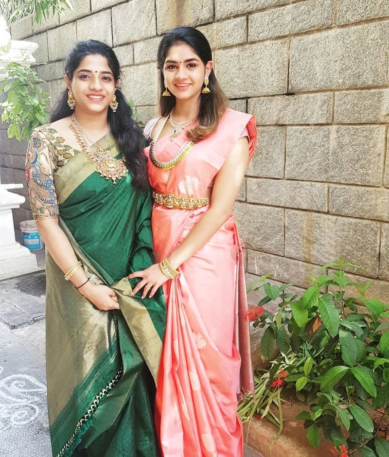அருண் விஜய்யின் சகோதாரியான அனிதா மட்டுமே திரைத்துறைக்கு சம்பந்தம் இல்லாதவர். கோகுல் கிருஷ்ணா என்ற மருத்துவரை திருமணம் செய்து கொண்டு லண்டனில் வசித்து வருகிறார்.