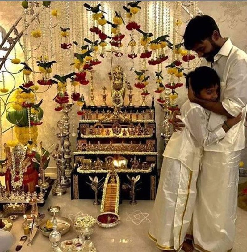பூஜை அறை மகன் பிறந்தநாள் அன்று எடுத்த புகைப்படம் 