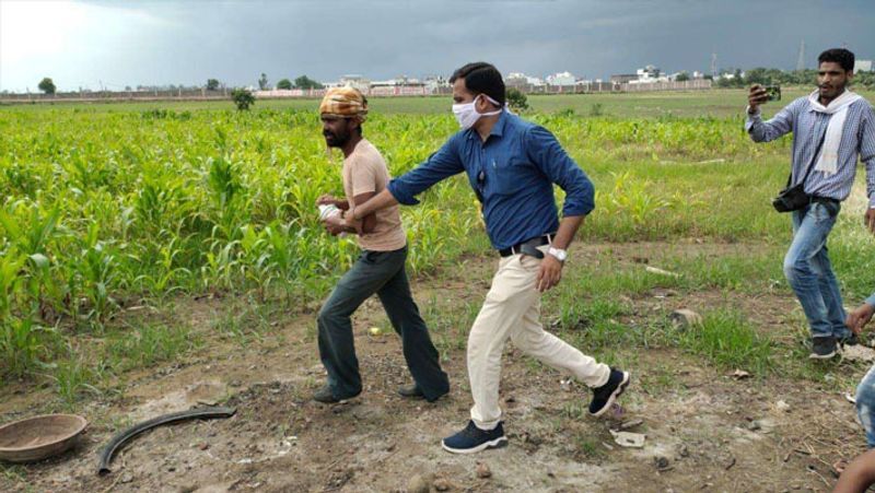 madhya pradesh guna case: Public shows anger on social media after police torture on farmer family kpa