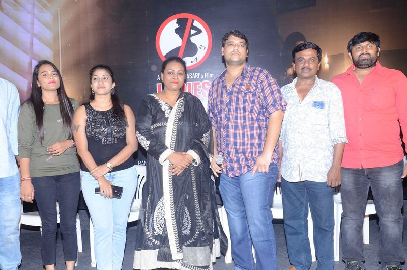 అయితే అదే సమయంలో లాక్ డౌన్ రావటంతో రిలీజ్ విషయంలో చేస్తున్న ప్రయత్నాలు నిలిచిపోయాయి. అదే సమయంలో అప్పులు తీసుకువచ్చి సినిమా మీద పెట్టిన నిర్మాత షకీలాకు ఆర్ధిక ఇబ్బందులు మొదలయ్యాయి. మరింత ఆలస్యం అయితే అప్పులు కట్టడం కూడా కష్టమవుతుందని భావించిన షకీల సినిమాను విడుదల చేసేందుకు సిద్ధమవుతోంది.