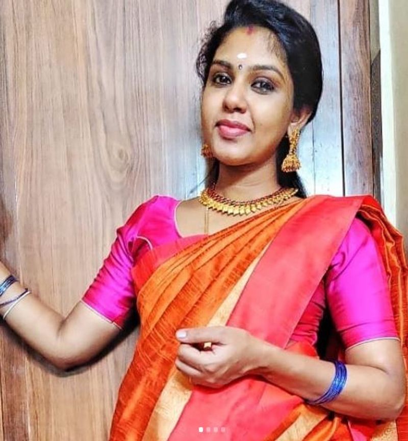 மேக்அப் போடலானா ஆள் அடையாளமே தெரியலையே 