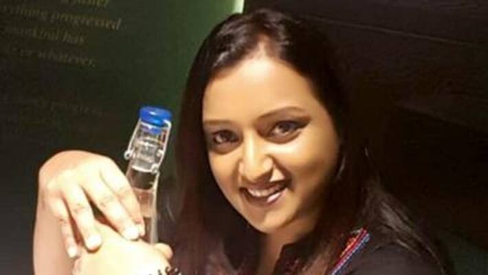 women police officers selfi with swapna suresh gold smuggling case women police officers selfi with swapna suresh gold smuggling case