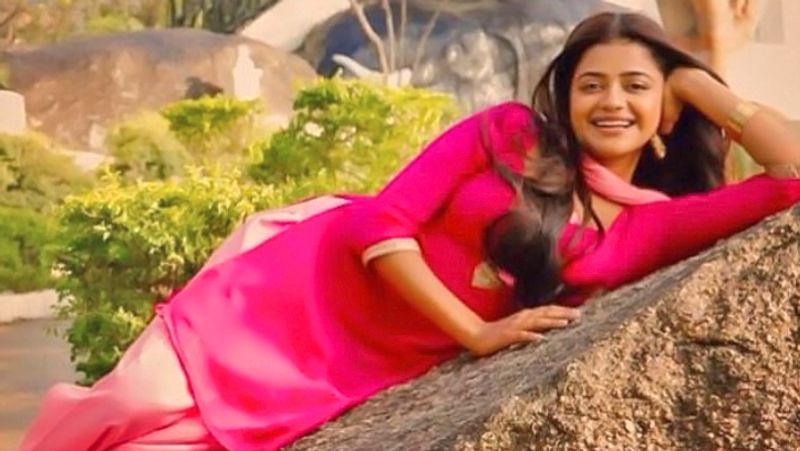 Ravi Kishan Daughter Riva Kishan Beautiful Pics and Facts KPG