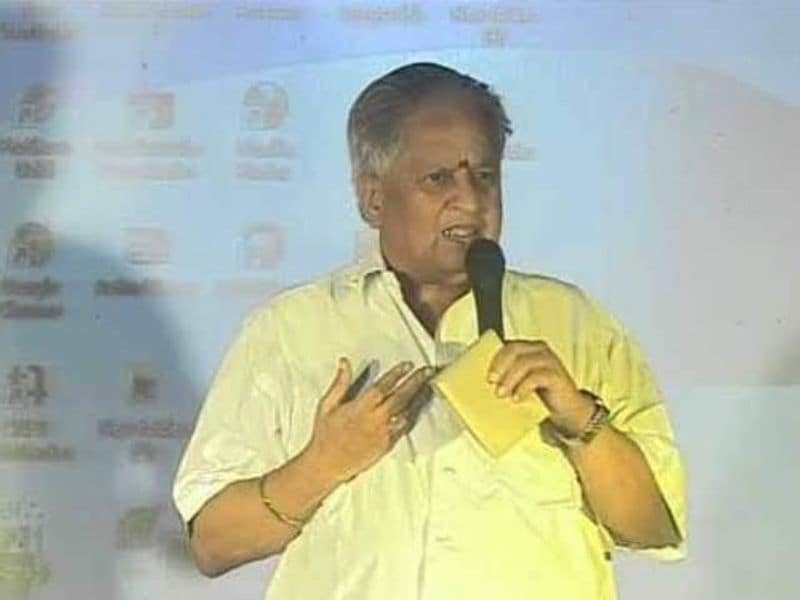 அரடை அரங்கம் முதல் முதலில் மக்கள்களை வைத்து வித்வத் மேடை நடத்தியது அரடையரங்கம் விசுவை வைத்து 