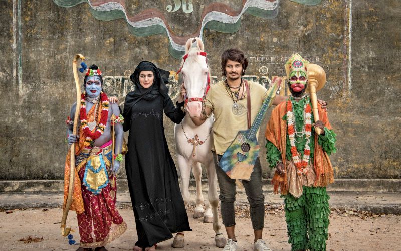 ఎందుకంటే ఇలాంటి ప్రశ్నలకు ప్రతీ ఒక్కరి దగ్గరా ఒక్కో సమాధానం ఉంటుంది. ఆ ప్రశ్న...మనలని సినిమాలోంచి బయిటకు తీసుకువచ్చేస్తుంది. దానికి తోడు ఈ కథకు విధి విలన్ గా కనపడుతుంది. పోనీ దీన్ని సమాజం అనే విషయం మర్చిపోయి కథగా చూద్దాముు అంటే...భాధ్యత, బరువు లేని ఓ అవారా లాంటి కుర్రాడు..ఓ క్లాస్ అమ్మాయితో ప్రేమ వ్యవహారం మనకు కొత్తా కాదు..వింత అసలే కాదు. పరమ రొటీన్.