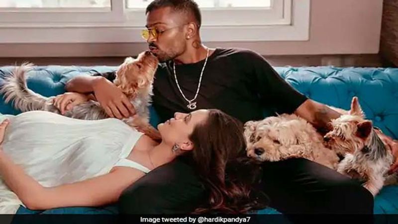 Hardik Pandya Twitter post goes viral Natasa Stankovic was seen lying on his lap kpl