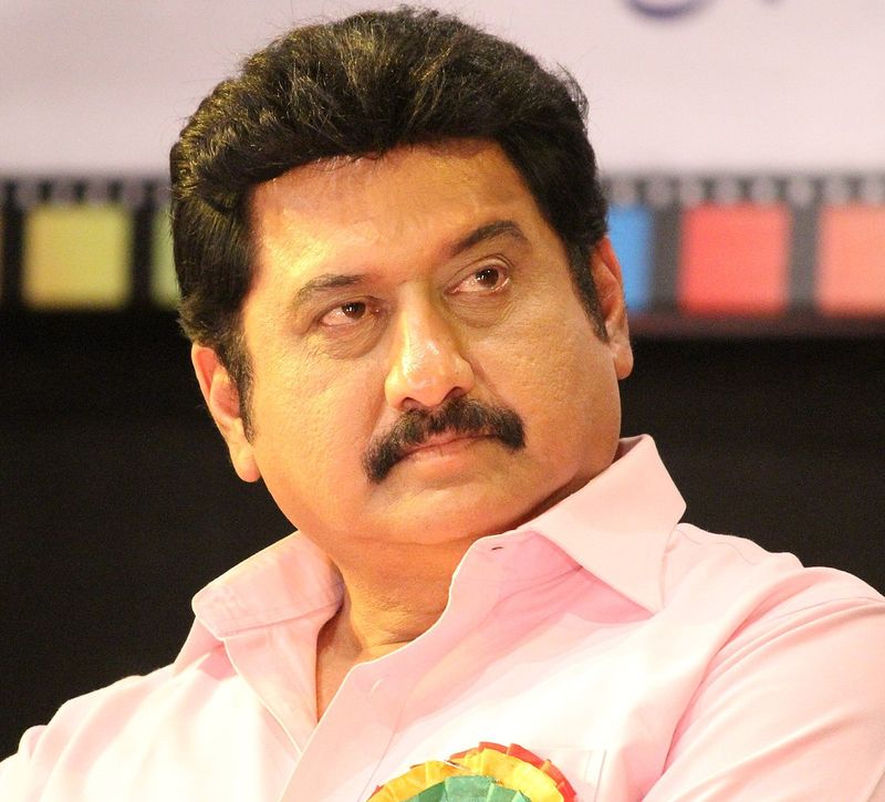 అయితే ఈ విషయంలో గతంలో క్లారిటీ ఇచ్చిన సుమన్, ఇటీవల ఓ ఇంటర్వ్యూలో మరోసారి మాట్లాడారు. తనను ఇబ్బంది పెట్టిన వ్యక్తి గురించి గతంలో ఓ తమిళ పత్రిక ఇంటర్వ్యూలో అన్ని విషయాలు చెప్పానని చెప్పిన సుమన్, అతని పేరు దివాకర్ అని తెలిపాడు. అతని ఇండస్ట్రీతో సంబంధం లేదని, తన సమస్య పూర్తిగా ప్రైవేట్ ఫ్యామిలీ ఎఫైర్ అని క్లారిటీ ఇచ్చాడు. అయితే ఈ వివాదంలోకి సినిమా వాళ్లను మీడియానే లాగిందని ఆవేదన వ్యక్తం చేశాడు సుమన్.