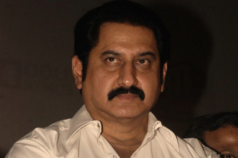 నాపై గూండా యాక్ట్ పెట్టడంతో పరిస్థితి సీరియస్ అయ్యింది. అసలు విషయం బయటకు రావాడానికి చాలా సమయం పట్టింది. అంతకు ముందు ఇలాంటి కేసులు రిఫరెన్స్ లేకపోవటంతో అన్ని విషయాలు చర్చించి క్లీన్ చీట్ ఇవ్వడానికి సమయం పట్టింది. చివరకు అన్ని ఆరోపణలు ఉత్తదే అని తేలిపోయింది అని అప్పటి సంఘటనను గుర్తు చేసుకున్నారు సుమన్.