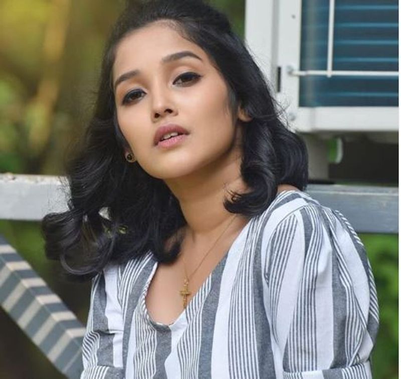 child artist anikha latest photo shoot