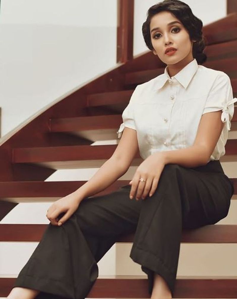 child artist anikha latest photo shoot