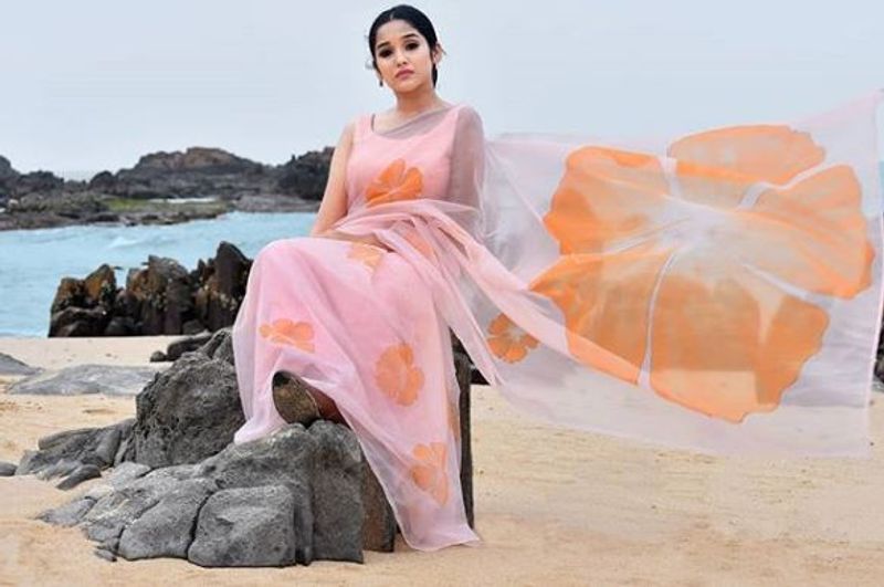 child artist anikha latest photo shoot