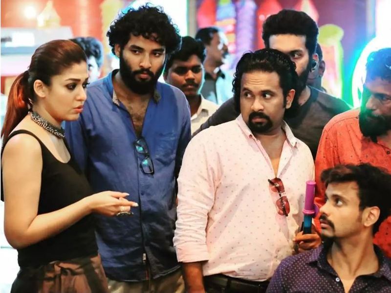 ஆனால் இதை பார்த்த ரசிகர்களோ நாங்க உங்களை எந்த அளவுக்கு உயரத்தில் வைத்திருக்கோம். நீங்க போய் இந்த மாதிரி விளம்பரங்களில் நடிக்கிறீங்களே... வேண்டாம் மேடம் என அன்புக்கட்டளை போட்டுள்ளனர். 