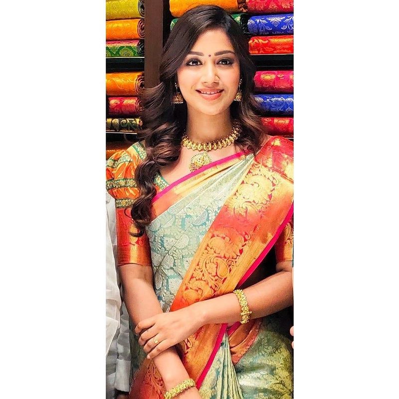புடவையில் அம்சமாக இருக்கும் நிவேதா 