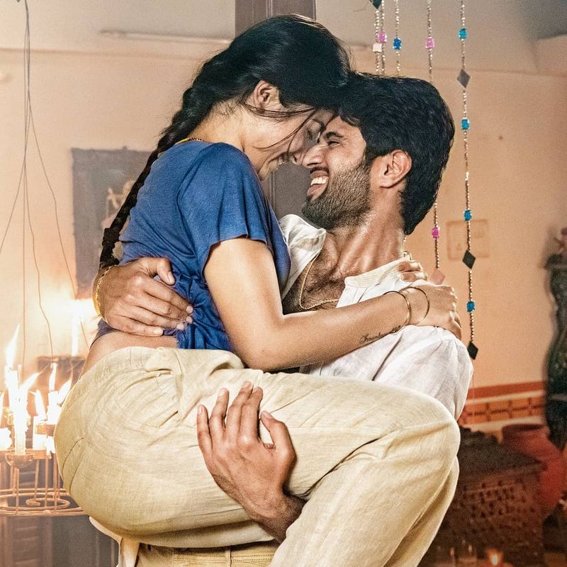 அர்ஜுன் ரெட்டி' படத்தின் மூலம் தெலுங்கில் ரைசிங் ஸ்டாராக உருவெடுத்த விஜய் தேவரகொண்டா 'கீதா கோவிந்தம்', 'டியர் காம்ரேட்' ஆகிய படங்களில் நடிகை ராஷ்மிகா மந்தனாவுடன் ஜோடி சேர்ந்து நடித்தார்.