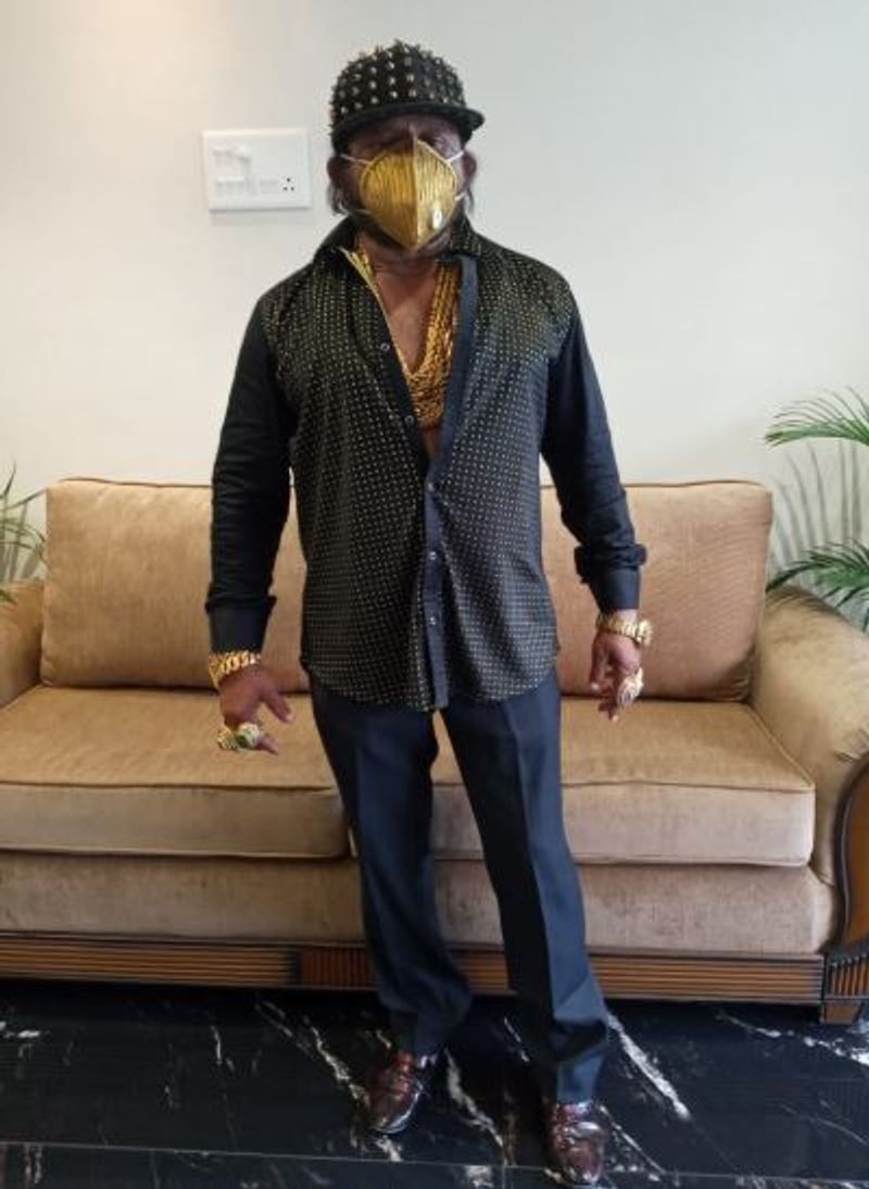 Odisha A businessman in Cuttack made a gold mask in Corona kpn