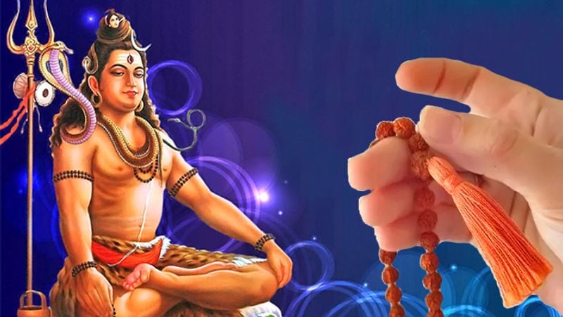 <p>ಜಪ ಮಾಡುವಾಗ ಜಪ ಮಾಲೆಯನ್ನು ನಾಭಿಯ ಕೆಳಗೆ ಅಥವಾ ಮೂಗಿನ ಮೇಲೆ ಹೋಗದ ರೀತಿಯಲ್ಲಿ ಹಿಡಿಯಿರಿ. ಎದೆಯಿಂದ ಹಾರವನ್ನು 4 ಬೆರಳು ದೂರದಲ್ಲಿಡಿ.</p>