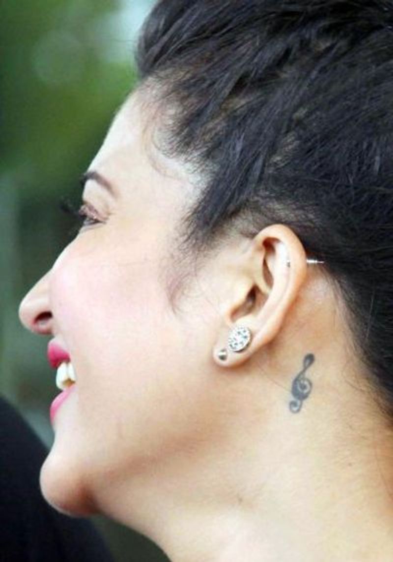 Actress Shruti hassan place how many tattos in her body