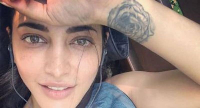 Actress Shruti hassan place how many tattos in her body