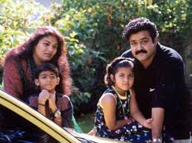 தற்போது அந்த படத்தின் இறுதிக்கட்ட படப்பிடிப்புகள் கொரோனா லாக்டவுன் காரணமாக நிறுத்தப்பட்டுள்ளன. இதனிடையே இயக்குநர் அவதாரம் எடுக்க உள்ளதாக மோகன் லால் அறிவித்திருந்தார். 