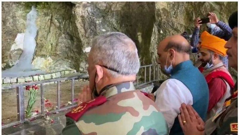 Defence minister Rajnath Singh offers prayers at Amarnath cave shrine