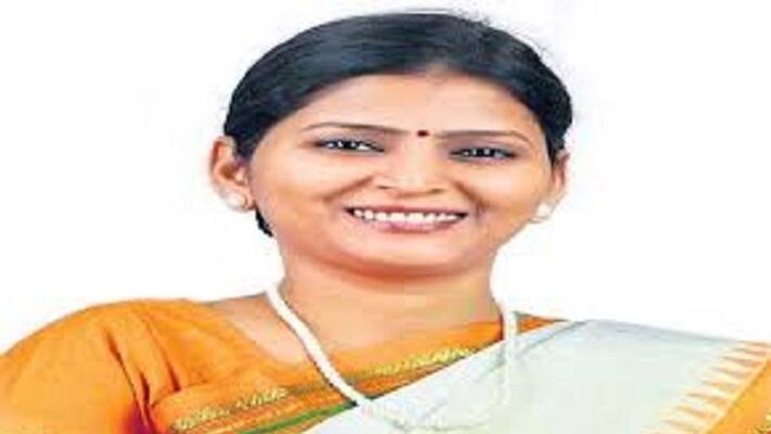 Indecent posts on MLA, Police notices to TDP activist Undavalli Anusha In eluru Indecent posts on MLA, Police notices to TDP activist Undavalli Anusha In eluru