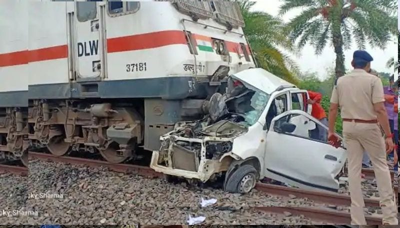Car husband, wife and son died in train hit in Bihar ASA