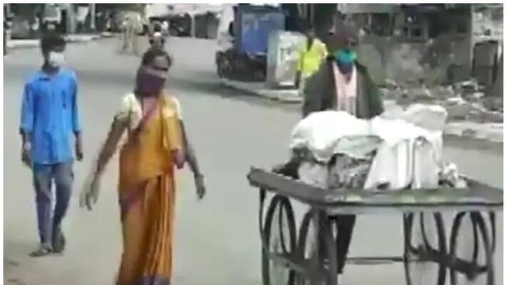 woman used a pushcart to take the body of her dead husband woman used a pushcart to take the body of her dead husband