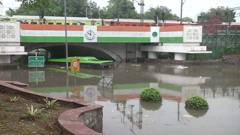 Heavy Rain in Delhi updates A body was found near waterlogged Minto Bridge It was retrieved by a trackman working at New Delhi yard KPY