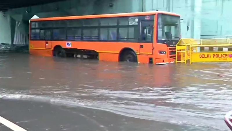 Heavy Rain in Delhi updates A body was found near waterlogged Minto Bridge It was retrieved by a trackman working at New Delhi yard KPY