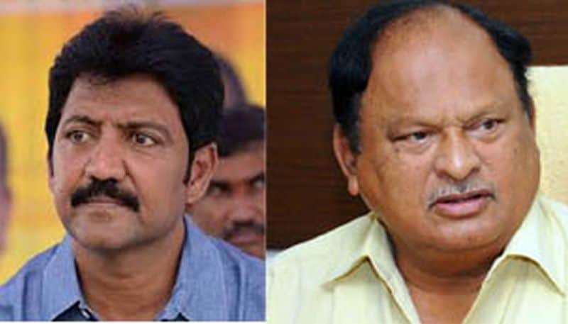 తెలుగుదేశం పార్టీ తరఫున గెలిచిన బలమైన వల్లభనేని వంశీ, కరణం బలరాం వంటి ఎమ్మెల్యేలను జగన్ తనకు అనుకూలంగా తిప్పుకున్నారు. కరణం బలరాం వంటి నేత విధేయతలు మారుస్తారని ఎవరూ అనుకుని ఉండరు. వంశీ విషయానికి వస్తే ఆయన టీడీపీలో చాలా కాలంగా అసౌకర్యంగానే ఉన్నారు. ప్రస్తుత మంత్రి కొడాలి నానితో పాటు ఆయన కూడా గతంలో టీడీపీలో ఇబ్బందులు పడ్డారు