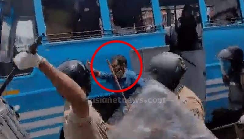 Is it police beaten people for not wear mask in Kunnamkulam Town