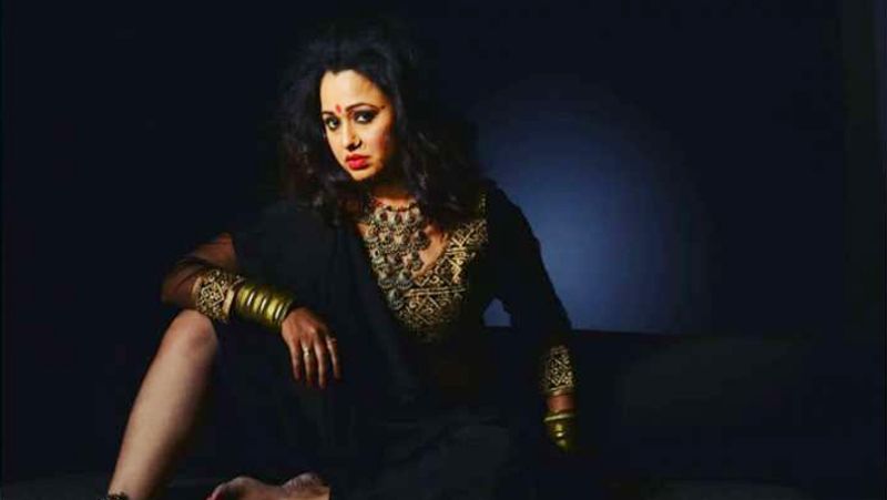 Taarak Mehta Ka Ooltah Chashmah Madhavi Bhabhi aka sonalika joshi Smoking photos viral some real life facts KPJ