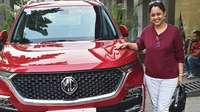 Taarak Mehta Ka Ooltah Chashmah Madhavi Bhabhi aka sonalika joshi Smoking photos viral some real life facts KPJ