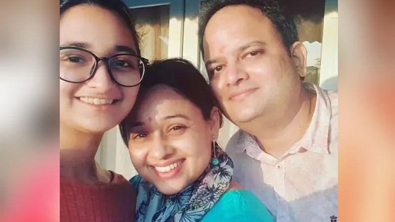 Taarak Mehta Ka Ooltah Chashmah Madhavi Bhabhi aka sonalika joshi Smoking photos viral some real life facts KPJ