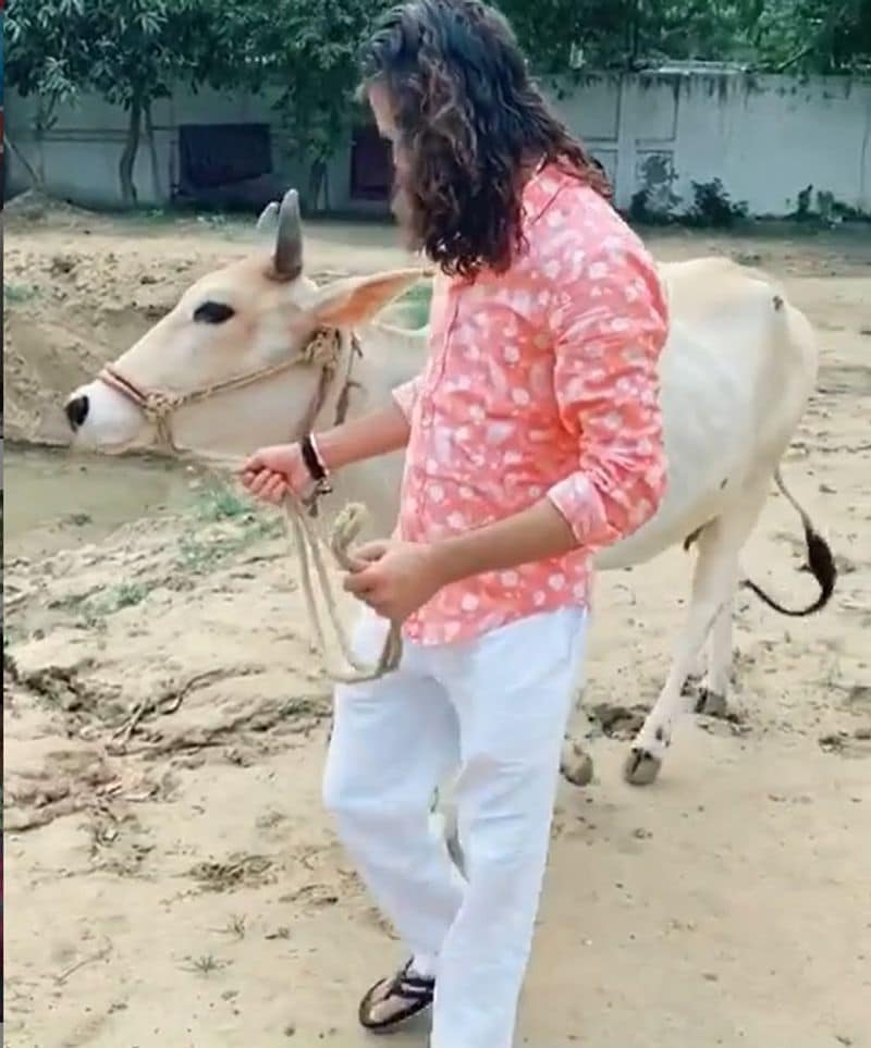 Style of Tejapratap Yadav, elder son of Lalu Prasad Yadav asa