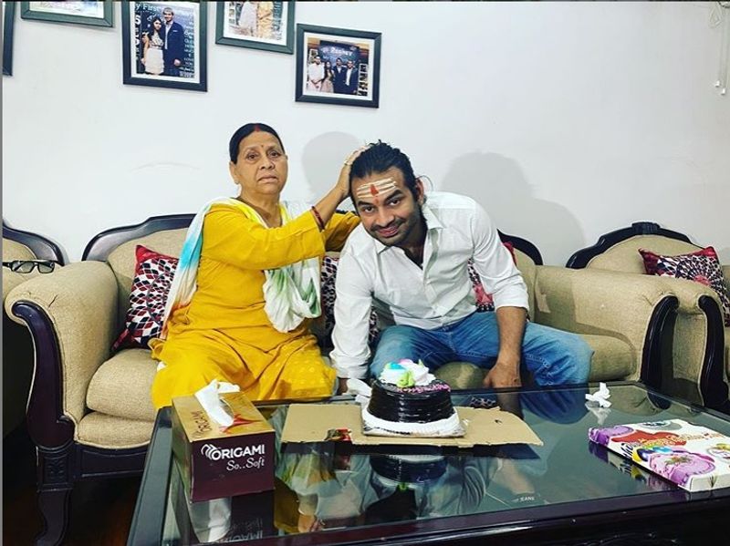 Style of Tejapratap Yadav, elder son of Lalu Prasad Yadav asa