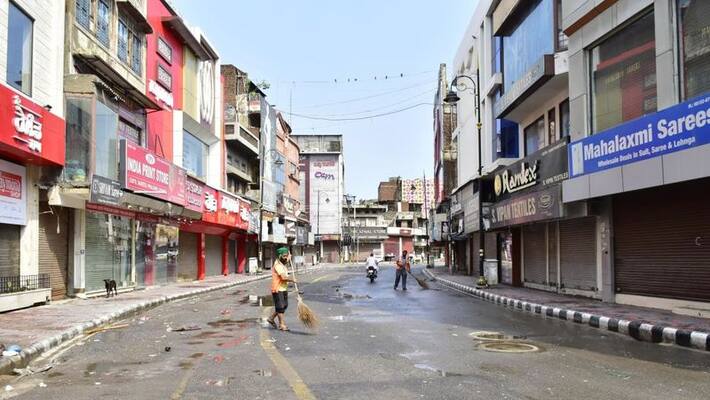 Uttar Pradesh extends weekend lockdown, to now remain in force from Friday 8 pm to Tuesday 7 am-dnm Uttar Pradesh extends weekend lockdown, to now remain in force from Friday 8 pm to Tuesday 7 am-dnm