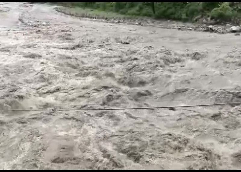 মেঘভাঙা বৃষ্টিতে বিপর্যস্ত উত্তরাখণ্ডের বিস্তীর্ণ এলাকা। পিথরাগড়ের মনগাপানি ও মুনসিয়ারীর তাগা গ্রামে সর্বাধিক ক্ষতি হয়েছে।
