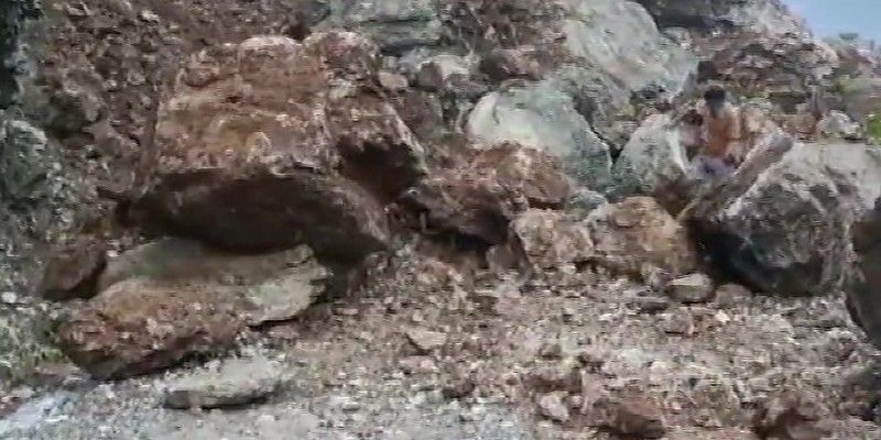 মেঘভাঙা বৃষ্টি বেশি দেখা যায় পাহাড়ী অঞ্চলে। পাহাড় ঘেরা এলাকায় মেঘ দ্রুত ছড়িয়ে পড়তে বাধা পায়। তখন মেঘ উলম্ব আকার ধারণ করে। আর সেই বৃষ্টি যেখানে হয় সেই এলাকাটি প্রায় বিপর্যস্ত হয়ে পড়ে।
