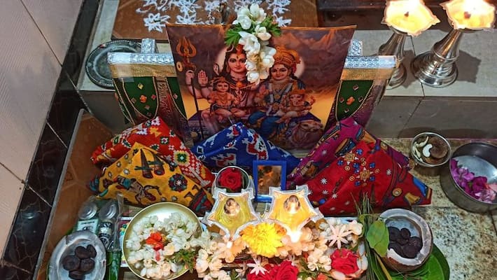 Bheemana Amavasya Pooja for the well-being of husband Bheemana Amavasya Pooja for the well-being of husband