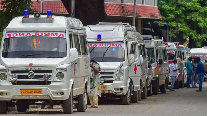 Private ambulances are taking 10 thousand rupees for 10 km in the corona epidemic kpn Private ambulances are taking 10 thousand rupees for 10 km in the corona epidemic kpn