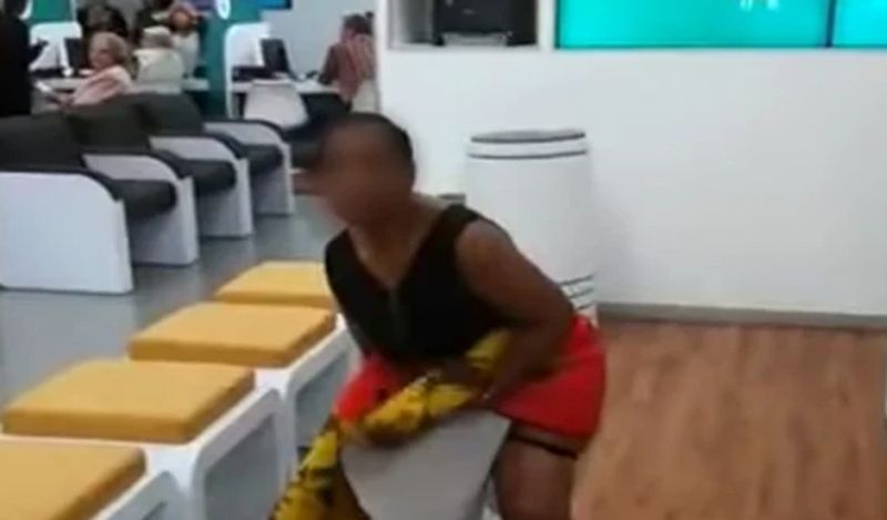 woman urinated at mall floor after storekeeper asked her for wearing mask kph