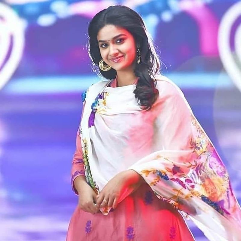 அழகும் குறையவில்லை நடிப்பும் பின்னி பெடல் எடுக்கும் கீர்த்தி சுரேஷ் 