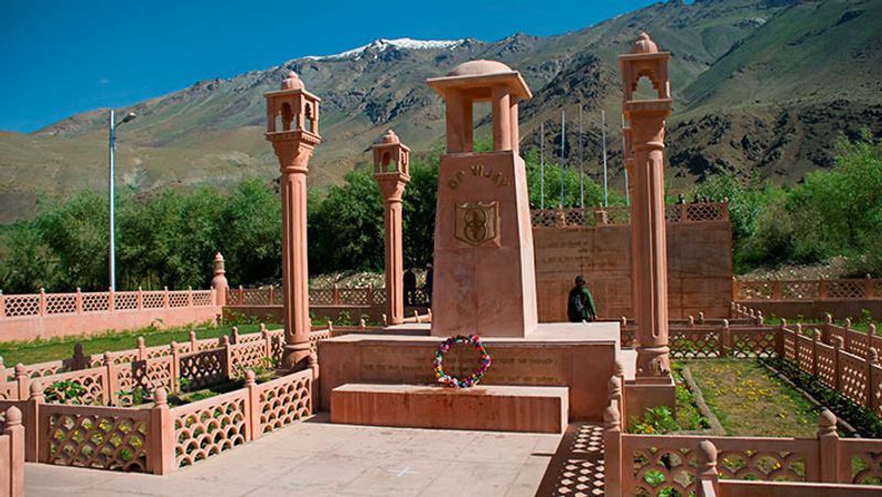 Kargil war 1999 , About Operation vijay And some rare pictures of the pakistan war kpa