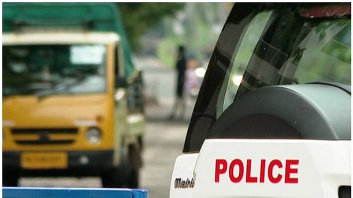 Police beat cricket players in Kochi Police beat cricket players in Kochi