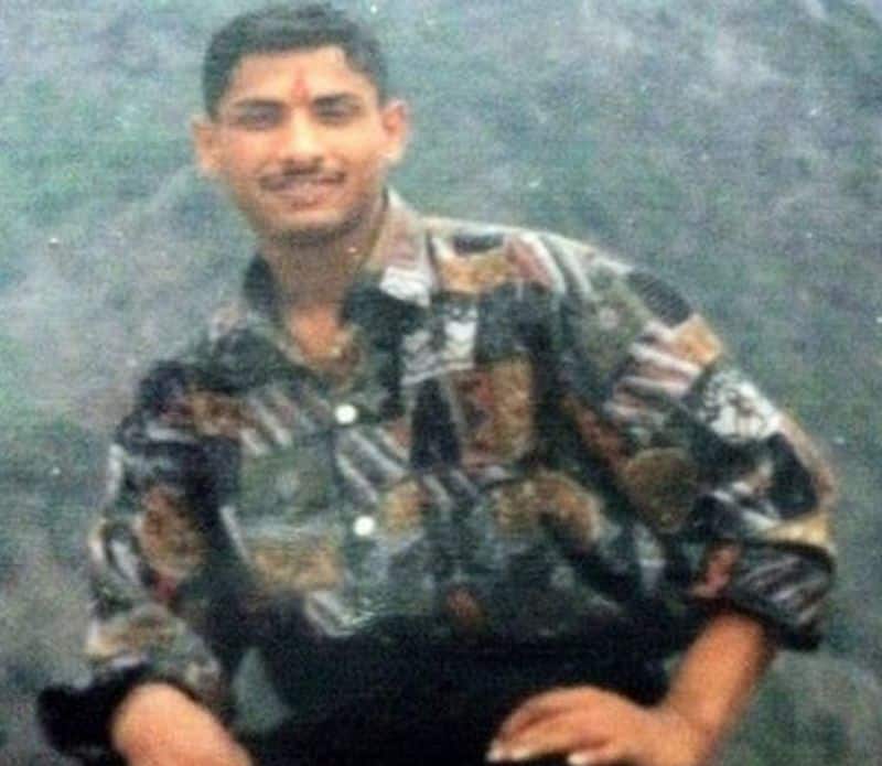 दुश्मन बरसा रहे थे गोलियां... खून से लथपथ इस जवान ने रेंगते हुए उड़ा दिए थे  4 पाकिस्तानी बंकर | kargil war Hero martyr captain manoj pandey full story  KPP
