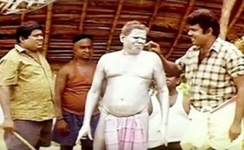 இதை பார்க்கும் நெட்டிசன்கள் விதவிதமான மீம்ஸ்களையும், கமெண்ட்களையும் போட்டு மீரா மிதுனை ட்ரோல் செய்து வருகின்றனர். 