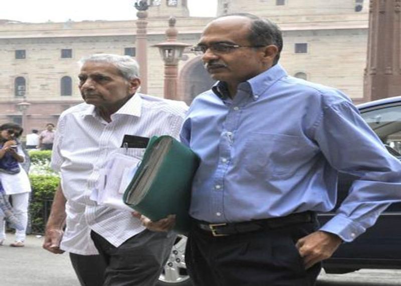 top 10 high paid lawyers famous indian lawyers fees ram jethmalani kapil sibbal salman khurshid kpt